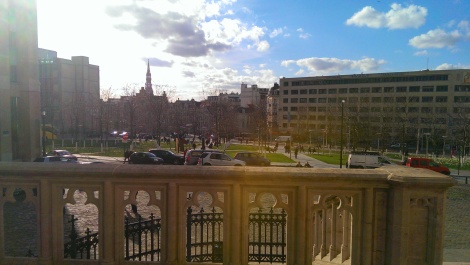Har hunnit sitta utanför den stora katedralen nära Grand Place och ätit glass i solen. 